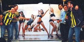 Galatasaray Kulübü'nden çok sert açıklama; Ahlaksızlığın hesabı sorulacak!.. 4 iste-galatasaraylilari-kizdiran-sampiyonluk-kutlamasi-futbolistan