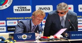 Kuyt Önce Sağlık Kontrolünden Geçti Sonra İmza Attı Futbolistan kuyt once saglik kontrolunden gecti sonra imza atti futbolistan2