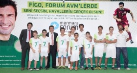 luis figo istanbul da futbolistan1
