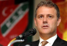 mahmut ozgener antalyada futbolistan