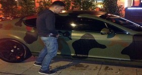 manchester-united-taraftarlari-balotelli-nin-arabasina-isedi-futbolistan