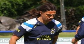 mehmet topuz taraftarla tartisti futbolistan
