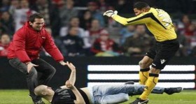 olayli macin tekrarini alkmaar kazandi futbolistan