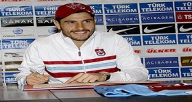 ozer-hurmaci-resmen-trabzonspor-da-futbolistan