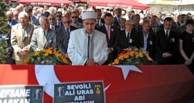 prof dr ali uras son yolculuguna ugurlandi futbolistan1