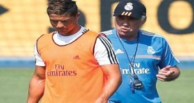 real-madrid-teknik-direktoru-carlo-ancelotti-ronaldo-futbolistan