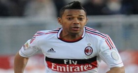 robinho-milan-ile-sozlesmesini-uc-yil-daha-uzatti-futbolistan