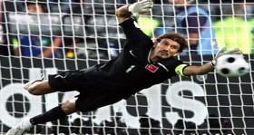 rustu recber milli formaya veda ediyor futbolistan