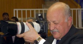 sadri sener in yurt disi yasagi kalkti futbolistan