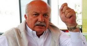 sadri-sener-sessizligini-bozdu-dimdik-ayaktayim-akbabalara-yem-olmam-futbolistan