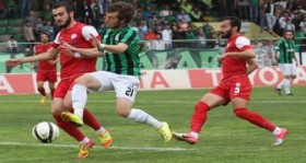 sakaryaspor-uc-uncu-lige-dustu-futbolistan