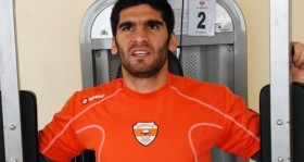 sanica-boru-elazigspor-adanaspor-kalecisi-zulkuf-ozeri-renklerine-bagladi-futbolistan