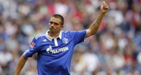 schalkeli edu besiktasta futbolistan