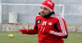 sivasspor-sercan-yildirim-i-renklerine-bagladi-futbolistan