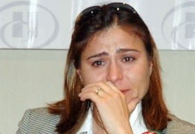 Süreyya Ayhan Ağlıyor