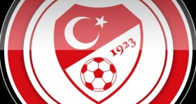 tahkim kurulu bursaspor un iki maclik seyircisiz oynama cezasini kaldirdi futbolistan