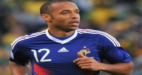 thierry henry arsenal ile sozlesme imzaladi futbolistan