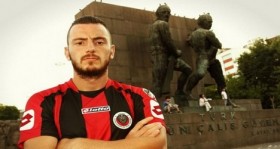 trabzonspor-aykut-demir-i-renklerine-bagladi-futbolistan