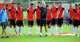 trabzonspor-da-deprem-halilhodzic-yedi-futbolcunun-biletini-kesti-futbolistan