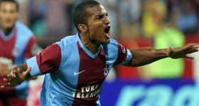 trabzonspor-da-sok-ayrilik-malouda-trabzon-u-terk-etti-futbolistan