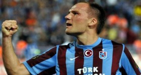 trabzonspor glowacki ile yollarini ayirdi futbolistan