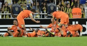 uefa fenerbahce yi yenen medical park antalyaspor u avrupa da haftanin takımı secti futbolistan