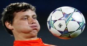 uefa shakhtar donetsk in kalecisi rybka yi gecici olarak musabakalardan men etti futbolistan
