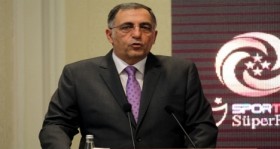 Ufuk Özerten Sadri Şener'i Bombaladı Futbolistan ufuk ozerten sadri sener i bombaladi futbolistan