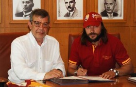 ujfalusi galatasaray ile sozlesme imzaladi futbolistan2