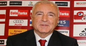 Ünal Aysal Ben de Olsam Orada o Penaltıyı Verirdim Futbolistan unal aysal ben de olsam orada o penaltiyi verirdim futbolistan