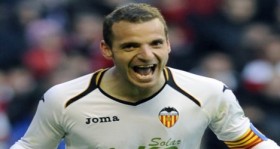 valencia-li-roberto-soldado-tottenham-da-futbolistan