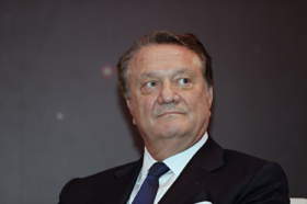 Hasan Arat Kimdir? Hasan Arat 27 Eylül 1959 Adana doğmuştur. İstanbul Üniversitesi İşletme Fakültesi mezunudur. Arat Tekstil A.Ş Yönetim Kurulu Başkanıdır.