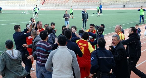 Ampute Futbol Süper Ligi maçında kavga çıktı! 1 Ampute Futbol Süper Ligi Maçında Kavga Çıktı