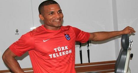 Trabzonspor'da şok; Parasını alamayan Malouda tatile çıktı!.. 1 trabzonspor da sok parasini alamayan malouda tatile cikti futbolistan