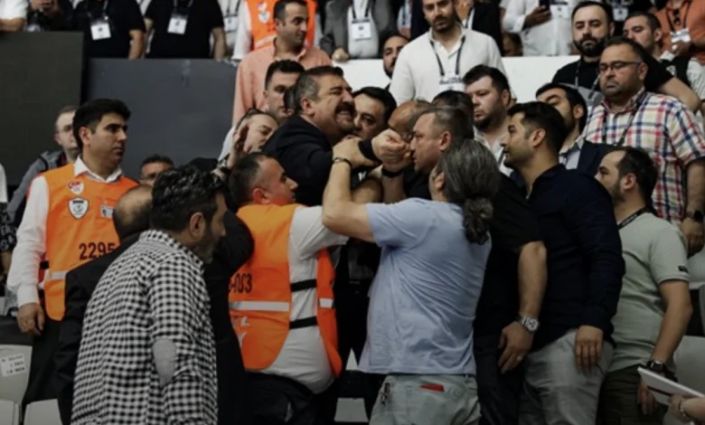 Beşiktaş mali genel kurulunda kavgalar çıktı 1 Ekran Resmi 2022 05 28 15.55.22