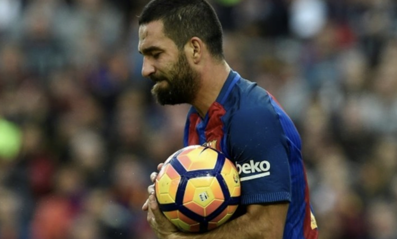 İspanya Arda Turan'ı vergi kaçırmakla suçluyor 1 NationalTurk'ün haberine göre İspanya savcılığı vergi müfettişlerinin şikayeti doğrultusunda Arda Turan'ı 2015 ile 2016 yılları arasında 828 bin avro vergi kaçırmakla suçluyor.