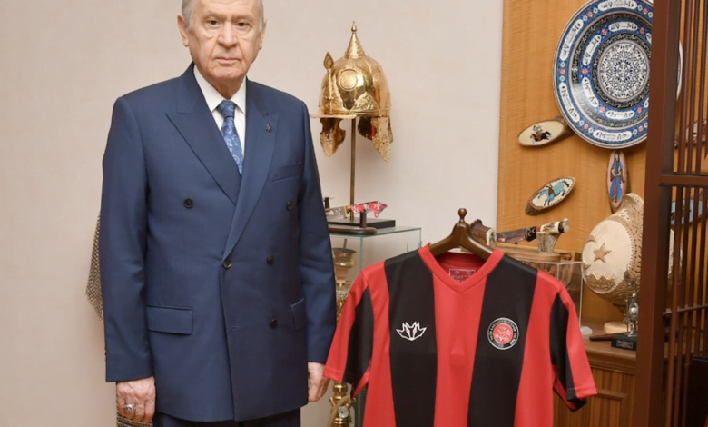 Devlet Bahçeli, 'hükümet istifa' sloganları sonrası Beşiktaş kulübü üyeliğinden istifa etti 1 Devlet Bahçeli, 'hükümet istifa' sloganları sonrası Beşiktaş kulübü üyeliğinden istifa etti