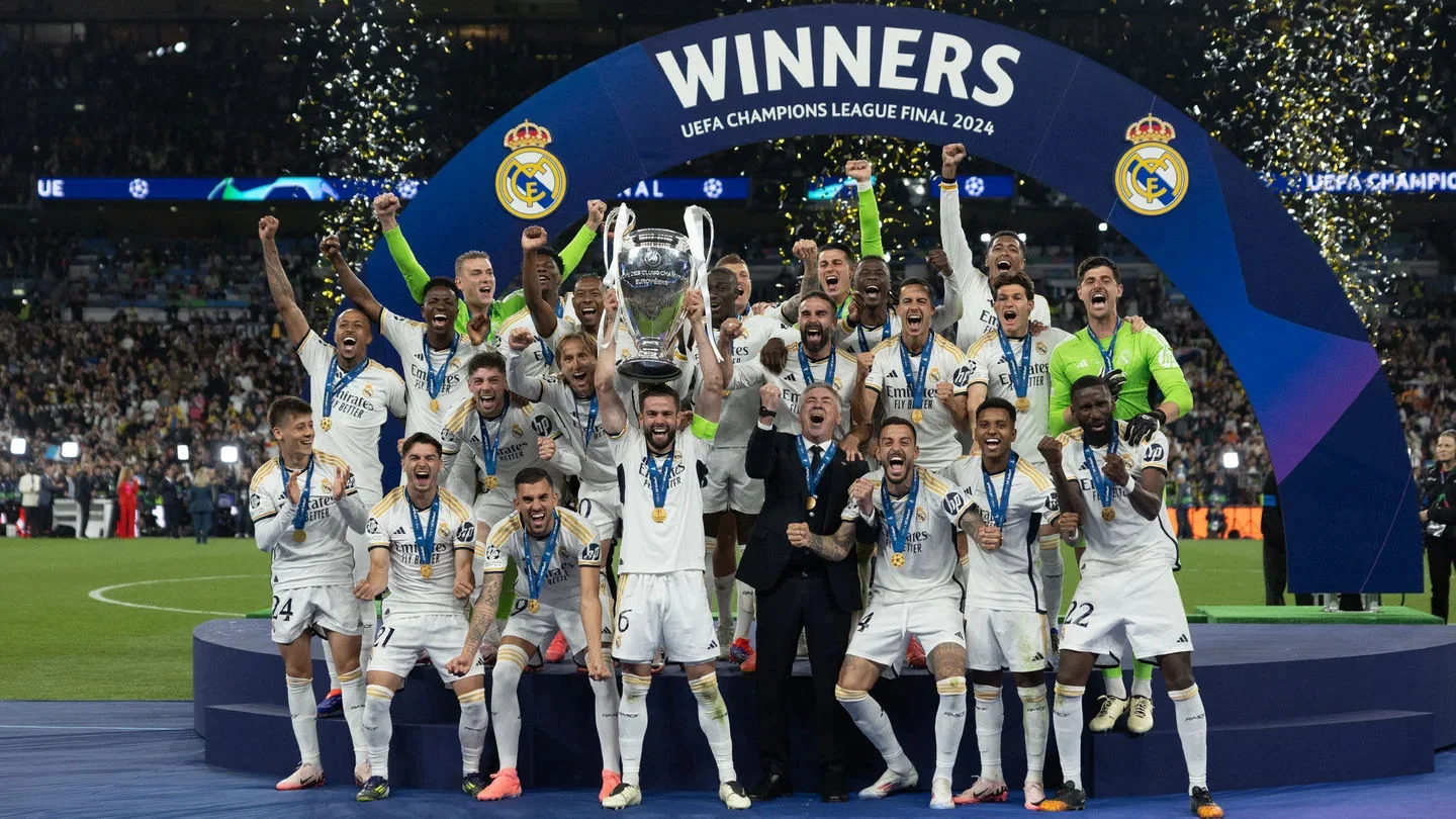 Real Madrid haberleri, Real Madrid takımı ile ilgili son gelişmeleri Futbolistan Real Madrid sayfalarından takip edebilirsiniz.