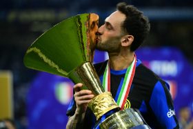 Hakan Çalhanoğlu ile ilgili haberleri Futbolistan Hakan Çalhanoğlu sayfalarından takip edebilirsiniz.