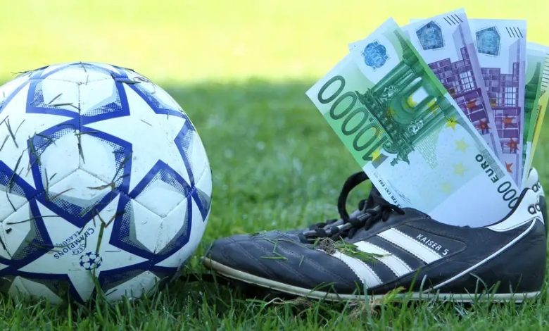 Çekya’da futbol dünyasını sarsan büyük bir şike ve bahis manipülasyonu operasyonu başlatıldı.