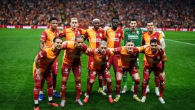 Galatasaray, Trendyol Süper Lig’in 33. haftasında Hesap.com Antalyaspor’u 4-2 mağlup ederek sezonun bitimine 1 hafta kala şampiyonluğunu garantiledi.