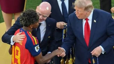 Lamine Yamal ile Donald Trump arasındaki tokalaşma sosyal medyayı karıştırdı! O anlar gündem oldu 11 trump yama photos