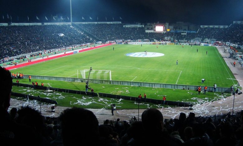 Selanik'te Toumba Stadı'nın tribün ve saha görünümü