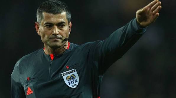 Ferhat Gündoğdu'yu kim getirdi? Selçuk Dereli'den dikkat çeken sözler: “Neden getirildi?” 1 Eski FIFA hakemi Selçuk Dereli, Türk futbolundaki hakemlik sistemi ve Ferhat Gündoğdu'nun MHK Başkanlığı'na gelişine ilişkin dikkat çeken açıklamalarda bulundu.