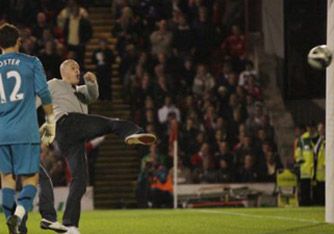 Barnsley atamadı taraftar attı (Video) 1 barnsley taraftar gol
