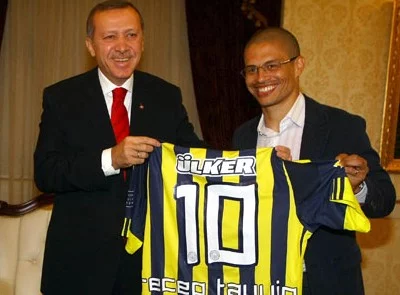 Alex, Türk vatandaşlığı isteğini Başbakan Erdoğan 'a iletti 1 basbakan recep tayyip erdogan alex fenerbahce e1303217608385