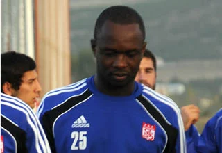Sivasspor Yönetimi Mamadauv Diallo'nun sözleşmesini dondurdu 1 diallonunsozlesmesidonduruldu sivasspor futbolistan 13 ocak 2011