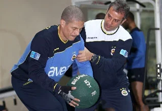 Fenerbahçe Gençlerbirliği maçının hazırlıklarını sürdürdü 1 fenerbahce antrenman alex ismail kartal