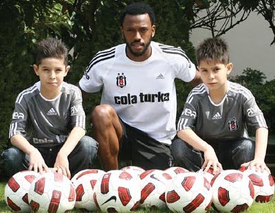 Beşiktaş 'lı Fernandes; Valencia izin verirse Beşiktaş 'ta kalmak isterim 1 fernandes besiktasta kalmak istiyor e1302870920247