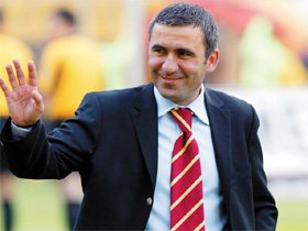 Galatasaray Teknik Direktörü Hagi: Ben Emenike de dahil olmak üzere kimsenin ismini vermedim!.. 1 hagi1